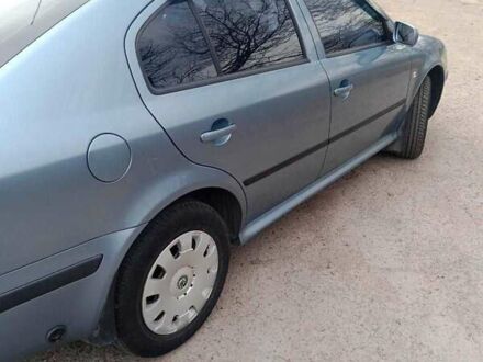 Серый Шкода Октавия, объемом двигателя 1.6 л и пробегом 300 тыс. км за 5500 $, фото 1 на Automoto.ua