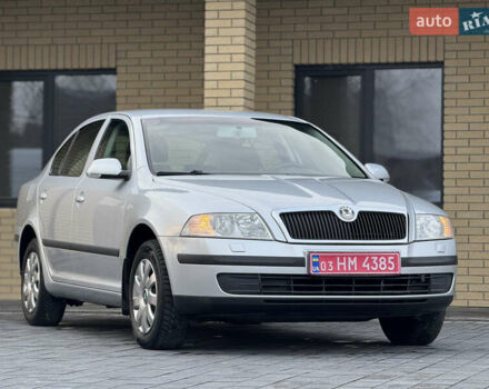 Серый Шкода Октавия, объемом двигателя 1.6 л и пробегом 164 тыс. км за 6400 $, фото 1 на Automoto.ua