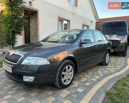 Серый Шкода Октавия, объемом двигателя 1.6 л и пробегом 180 тыс. км за 6652 $, фото 1 на Automoto.ua