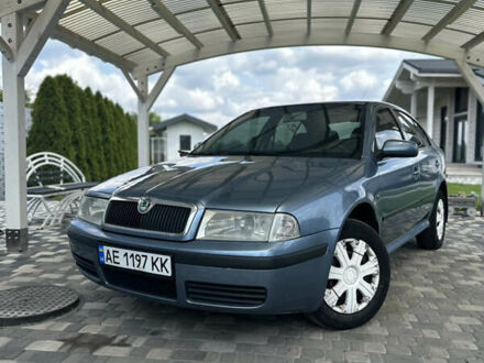 Серый Шкода Октавия, объемом двигателя 1.6 л и пробегом 300 тыс. км за 5200 $, фото 1 на Automoto.ua