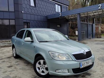 Шкода Октавия 2009 в Закарпатье на Automoto.ua Серый Шкода Октавия, объемом двигателя 1.97 л и пробегом 240 тыс. км за 8500 $, фото 1 на Automoto.ua