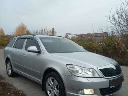 Серый Шкода Октавия, объемом двигателя 2 л и пробегом 319 тыс. км за 7800 $, фото 1 на Automoto.ua