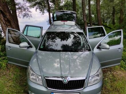 Шкода Октавия 2009 в Черкассах на Automoto.ua Серый Шкода Октавия, объемом двигателя 1.6 л и пробегом 270 тыс. км за 7600 $, фото 1 на Automoto.ua