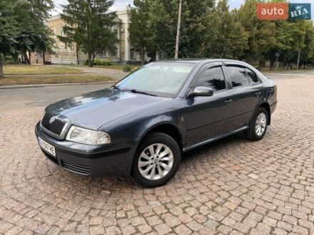 Серый Шкода Октавия, объемом двигателя 1.6 л и пробегом 241 тыс. км за 5600 $, фото 1 на Automoto.ua