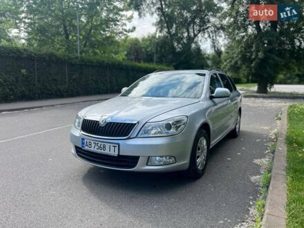Шкода Октавія 2010 у Києві на Automoto.ua Сірий Шкода Октавія, об'ємом двигуна 1.2 л та пробігом 181 тис. км за 7900 $, фото 1 на Automoto.ua