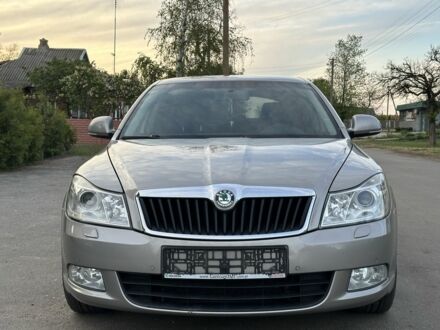 Шкода Октавия 2010 в Днепре (Днепропетровске) на Automoto.ua Серый Шкода Октавия, объемом двигателя 2 л и пробегом 163 тыс. км за 8000 $, фото 1 на Automoto.ua