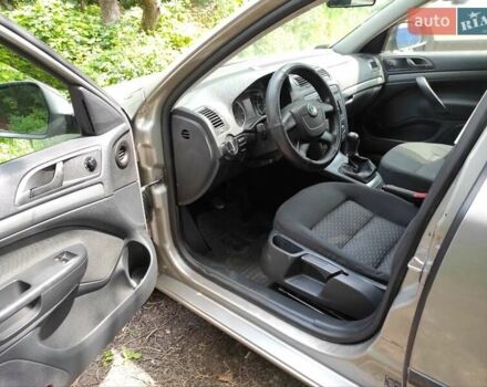 Сірий Шкода Октавія, об'ємом двигуна 1.6 л та пробігом 400 тис. км за 5500 $, фото 1 на Automoto.ua