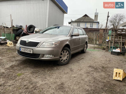 Шкода Октавія 2011 у Тальном на Automoto.ua Сірий Шкода Октавія, об'ємом двигуна 2 л та пробігом 315 тис. км за 8650 $, фото 1 на Automoto.ua