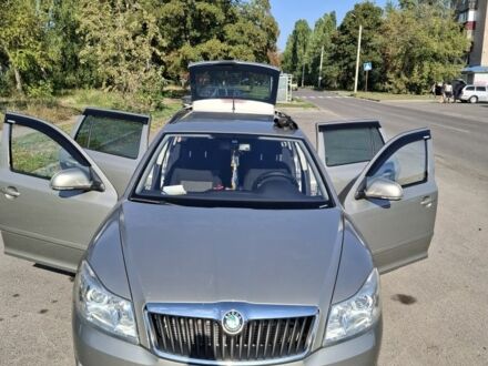 Серый Шкода Октавия, объемом двигателя 1.6 л и пробегом 253 тыс. км за 8900 $, фото 1 на Automoto.ua