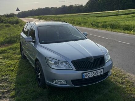 Шкода Октавія 2011 у Яворове на Automoto.ua Сірий Шкода Октавія, об'ємом двигуна 2 л та пробігом 310 тис. км за 8400 $, фото 1 на Automoto.ua