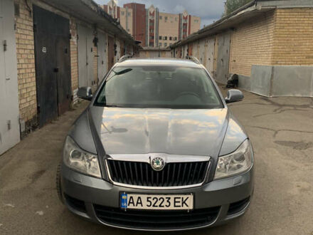 Шкода Октавія 2012 у Києві на Automoto.ua Сірий Шкода Октавія, об'ємом двигуна 1.6 л та пробігом 172 тис. км за 12199 $, фото 1 на Automoto.ua