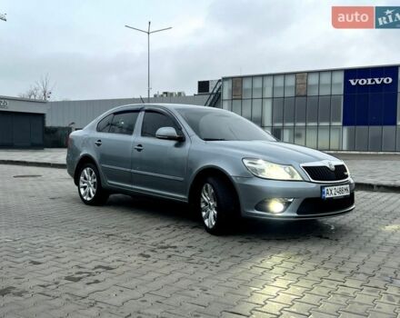 Серый Шкода Октавия, объемом двигателя 1.8 л и пробегом 213 тыс. км за 8800 $, фото 1 на Automoto.ua