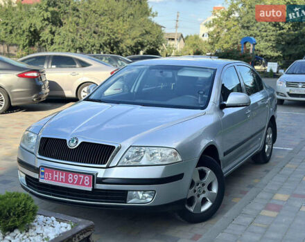 Серый Шкода Октавия, объемом двигателя 1.6 л и пробегом 200 тыс. км за 7800 $, фото 1 на Automoto.ua