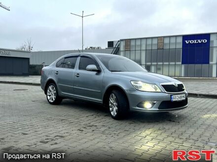 Серый Шкода Октавия, объемом двигателя 1.8 л и пробегом 213 тыс. км за 8800 $, фото 1 на Automoto.ua