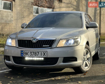 Серый Шкода Октавия, объемом двигателя 1.6 л и пробегом 254 тыс. км за 7500 $, фото 1 на Automoto.ua