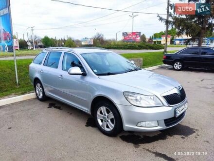 Шкода Октавия 2013 в Каневе на Automoto.ua Серый Шкода Октавия, объемом двигателя 1.6 л и пробегом 287 тыс. км за 7800 $, фото 1 на Automoto.ua