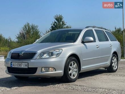 Шкода Октавия 2013 в Ужгороде на Automoto.ua Серый Шкода Октавия, объемом двигателя 1.6 л и пробегом 255 тыс. км за 9600 $, фото 1 на Automoto.ua