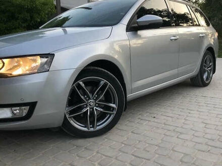 Шкода Октавия 2015 в Львове на Automoto.ua Серый Шкода Октавия, объемом двигателя 1.97 л и пробегом 250 тыс. км за 14499 $, фото 1 на Automoto.ua