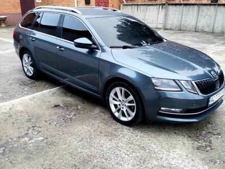 Шкода Октавия 2017 в Сумах на Automoto.ua Серый Шкода Октавия, объемом двигателя 2 л и пробегом 295 тыс. км за 15500 $, фото 1 на Automoto.ua