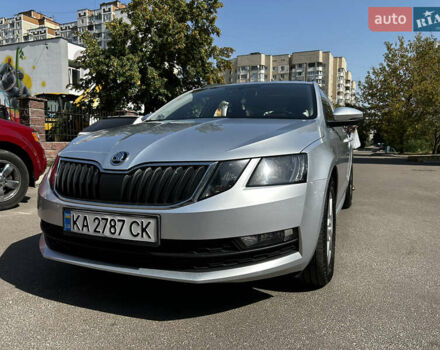 Сірий Шкода Октавія, об'ємом двигуна 1.6 л та пробігом 249 тис. км за 14200 $, фото 1 на Automoto.ua