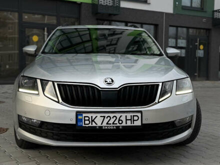 Серый Шкода Октавия, объемом двигателя 1.6 л и пробегом 225 тыс. км за 15000 $, фото 1 на Automoto.ua