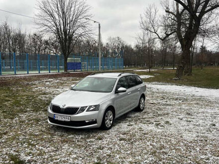 Серый Шкода Октавия, объемом двигателя 1.6 л и пробегом 235 тыс. км за 14450 $, фото 1 на Automoto.ua