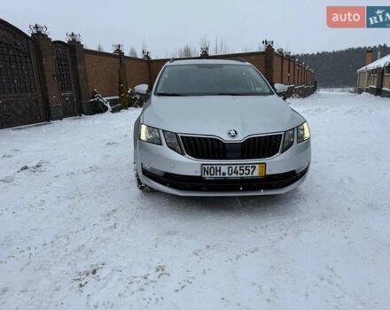 Серый Шкода Октавия, объемом двигателя 2 л и пробегом 220 тыс. км за 17350 $, фото 1 на Automoto.ua