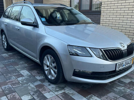 Шкода Октавия 2020 в Черкассах на Automoto.ua Серый Шкода Октавия, объемом двигателя 2 л и пробегом 197 тыс. км за 16500 $, фото 1 на Automoto.ua
