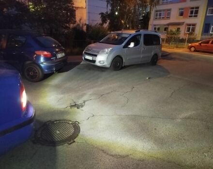 Синій Шкода Октавія, об'ємом двигуна 1.6 л та пробігом 350 тис. км за 4000 $, фото 2 на Automoto.ua