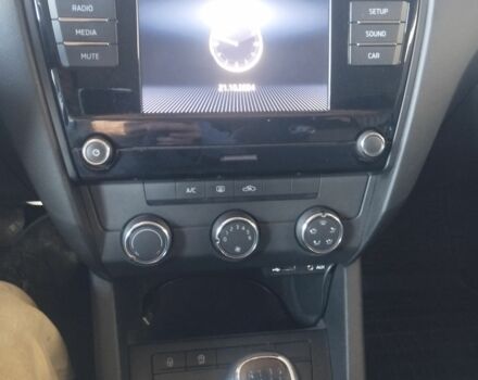 Шкода Октавія 2017 у Ирпене на Automoto.ua Синій Шкода Октавія, об'ємом двигуна 1.4 л та пробігом 57 тис. км за 345 $, фото 5 на Automoto.ua