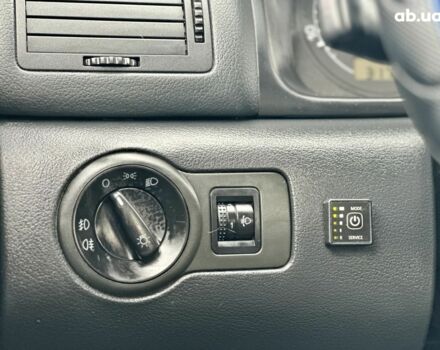 Синий Шкода Октавия, объемом двигателя 1.6 л и пробегом 237 тыс. км за 4500 $, фото 13 на Automoto.ua