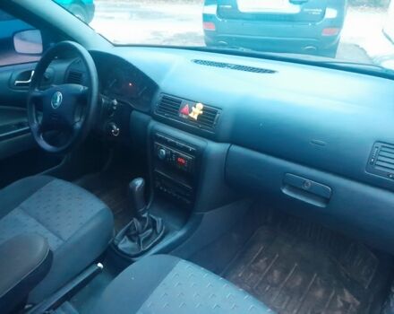 Синий Шкода Октавия, объемом двигателя 1.6 л и пробегом 190 тыс. км за 4000 $, фото 1 на Automoto.ua