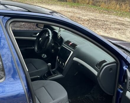 Синий Шкода Октавия, объемом двигателя 1.6 л и пробегом 275 тыс. км за 5300 $, фото 3 на Automoto.ua