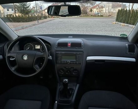 Синий Шкода Октавия, объемом двигателя 1.6 л и пробегом 230 тыс. км за 5450 $, фото 5 на Automoto.ua