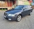 Синий Шкода Октавия, объемом двигателя 2 л и пробегом 252 тыс. км за 5650 $, фото 1 на Automoto.ua