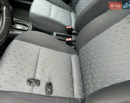 Синий Шкода Октавия, объемом двигателя 1.6 л и пробегом 285 тыс. км за 4600 $, фото 13 на Automoto.ua