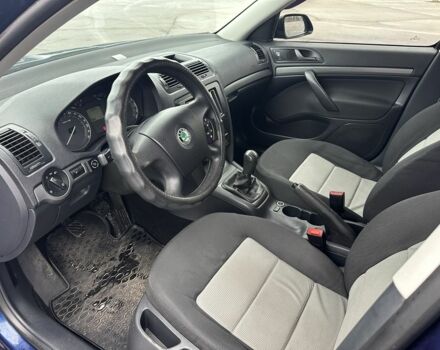 Синий Шкода Октавия, объемом двигателя 1.6 л и пробегом 246 тыс. км за 5500 $, фото 5 на Automoto.ua