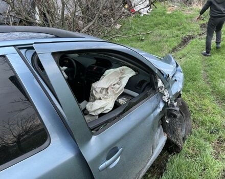 Синий Шкода Октавия, объемом двигателя 1.9 л и пробегом 300 тыс. км за 2500 $, фото 5 на Automoto.ua