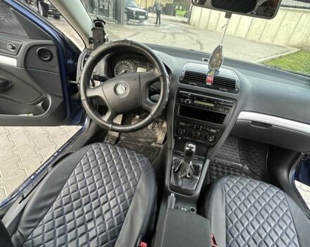 Синий Шкода Октавия, объемом двигателя 1.6 л и пробегом 300 тыс. км за 6000 $, фото 1 на Automoto.ua