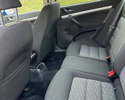 Синий Шкода Октавия, объемом двигателя 1.6 л и пробегом 245 тыс. км за 6800 $, фото 9 на Automoto.ua