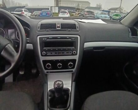 Синий Шкода Октавия, объемом двигателя 1.6 л и пробегом 202 тыс. км за 8100 $, фото 4 на Automoto.ua