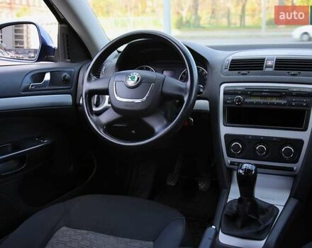 Шкода Октавія 2009 у Харкові на Automoto.ua Синій Шкода Октавія, об'ємом двигуна 1.6 л та пробігом 249 тис. км за 6999 $, фото 10 на Automoto.ua