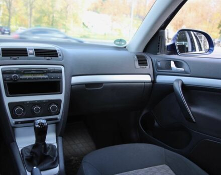 Шкода Октавія 2009 у Харкові на Automoto.ua Синій Шкода Октавія, об'ємом двигуна 1.6 л та пробігом 249 тис. км за 6999 $, фото 12 на Automoto.ua