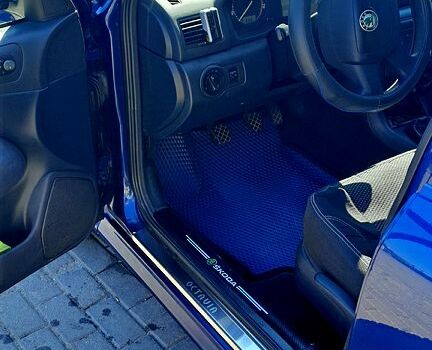 Синий Шкода Октавия, объемом двигателя 1.6 л и пробегом 176 тыс. км за 6000 $, фото 1 на Automoto.ua