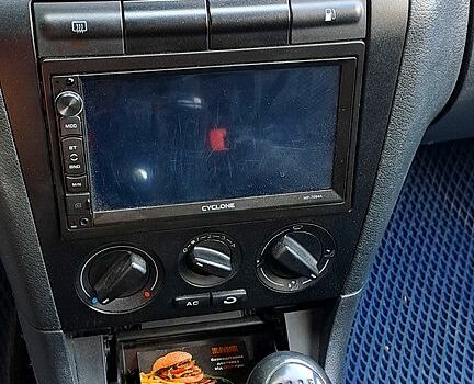 Синий Шкода Октавия, объемом двигателя 1.6 л и пробегом 176 тыс. км за 6000 $, фото 4 на Automoto.ua