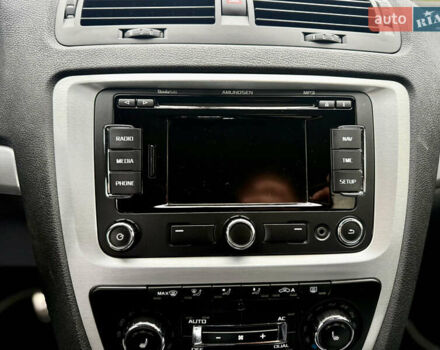 Синій Шкода Октавія, об'ємом двигуна 2 л та пробігом 205 тис. км за 11000 $, фото 30 на Automoto.ua