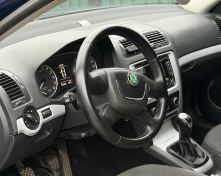 Синий Шкода Октавия, объемом двигателя 1.6 л и пробегом 287 тыс. км за 8500 $, фото 7 на Automoto.ua