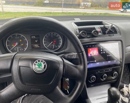 Синий Шкода Октавия, объемом двигателя 1.2 л и пробегом 300 тыс. км за 6000 $, фото 4 на Automoto.ua