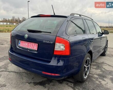 Синий Шкода Октавия, объемом двигателя 1.6 л и пробегом 245 тыс. км за 8490 $, фото 1 на Automoto.ua
