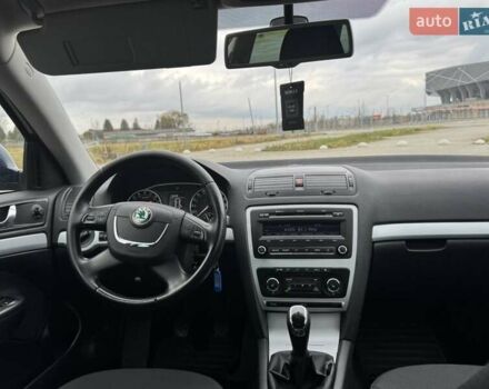 Синий Шкода Октавия, объемом двигателя 1.6 л и пробегом 245 тыс. км за 8490 $, фото 3 на Automoto.ua